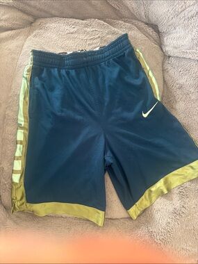 Nike draw string dry fit shorts M
